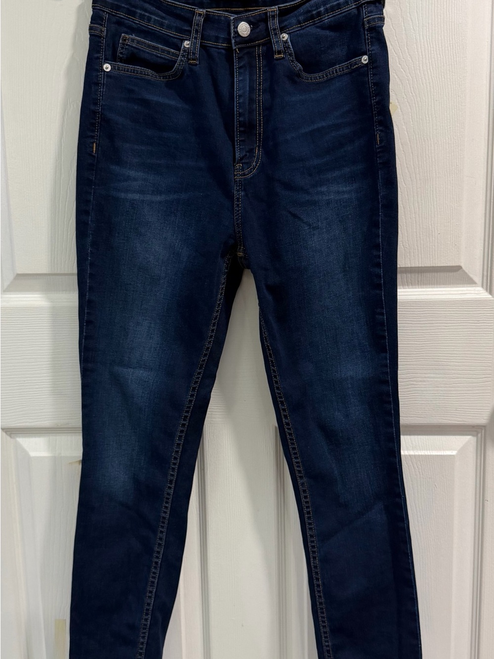Calvin Klein High-Rise Classic Premium Stretch Skinny Jeans. Size 10.